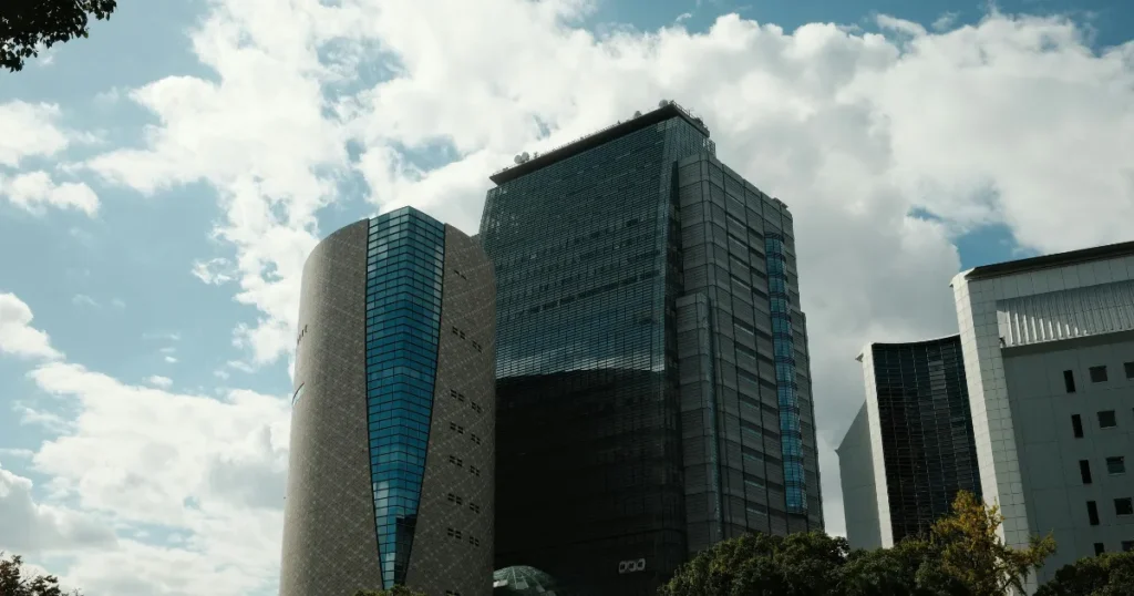 大企業のビルのイメージ